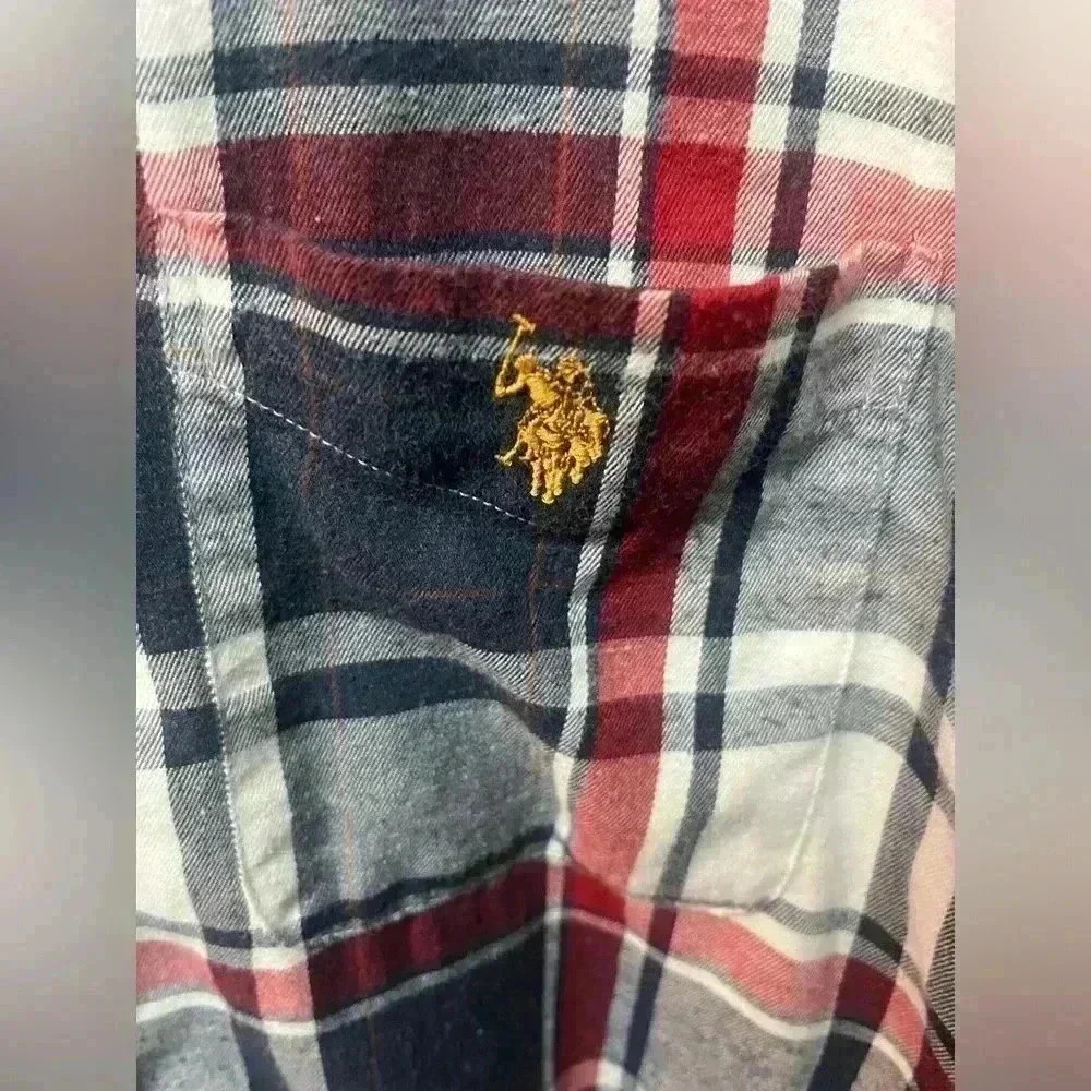 Polo button down. - Picture 3 of 5